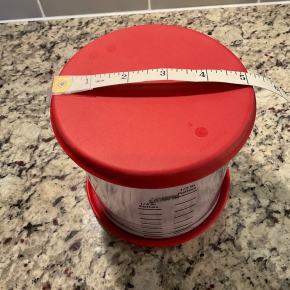 Starfrit Hamburger Patty Maker with 8 Discs and Airtight Lid - Picture 9 of 9